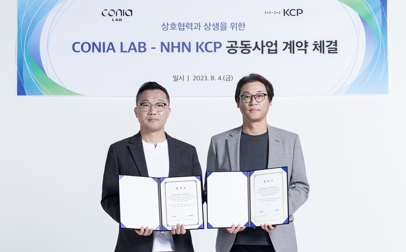김준우 코니아랩 상무(왼쪽), 김량남 NHN KCP 이사 (출처 : NHN KCP)