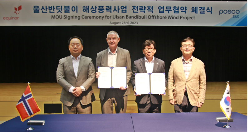 (왼쪽부터)박도현 에퀴노르 전무, 톨게 나켄 에퀴노르 총괄디렉터, 온상웅 포스코이앤씨 인프라사업본부장, 김동현 포스코이앤씨 그린해양사업추진반장 (출처 : 포스코이앤씨)