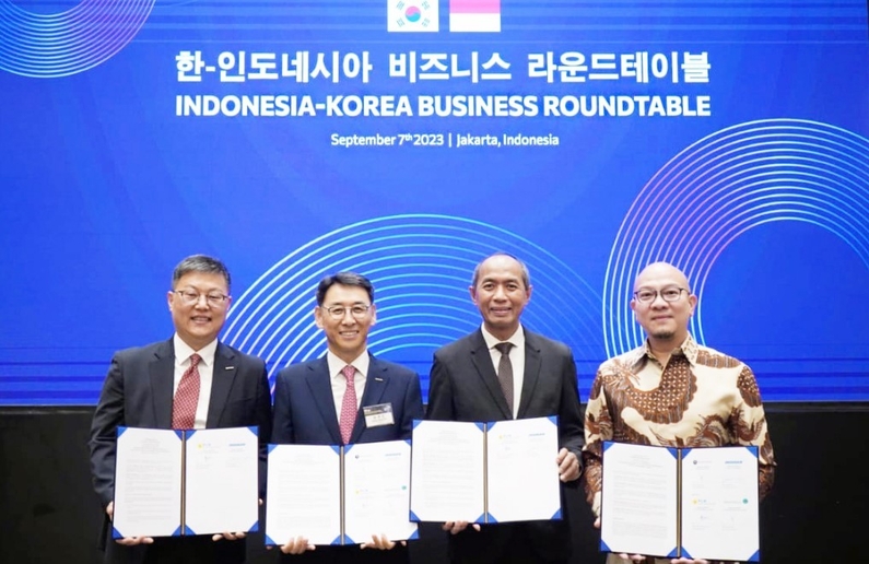 오른쪽부터 IRT社 피터 위자야 사장, IP社 에드윈 누그라하 푸트라 사장, 두산에너빌리티 정연인 사장, 두산에너빌리티 신동규 상무 (출처: 두산에너빌리티)