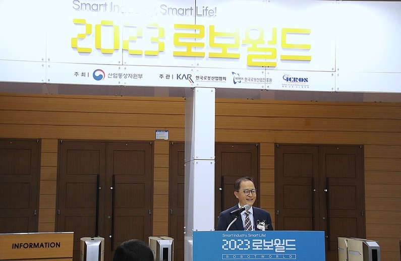 이승렬 산업통상자원부 산업정책실장이 개회사 발언 중이다. (출처 : 헬로티)