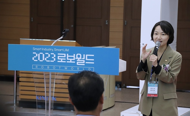 홍정민 국회의원은 로봇 산업을 우리나라 산업 비전으로 분류했다. (출처 : 헬로티)