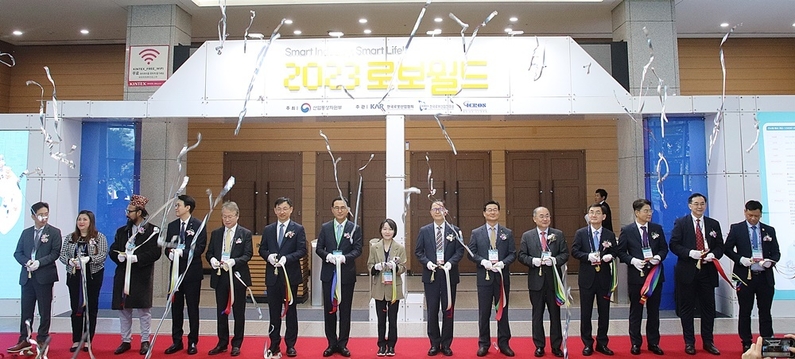 로봇 산업 전시회 '2023 로보월드'가 10월 11일 경기 고양시 소재 킨텍스에서 개막했다. (출처 : 헬로티)