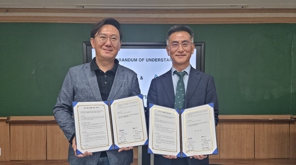 주식회사 첨단과 JMP Korea는 재직자 등 대상의 데이터 분석 교육을 위한 MOU를 지난 17일 체결했다. 사진은 첨단 이준원 대표(왼쪽)와 JMP Korea 민철희 지사장.
