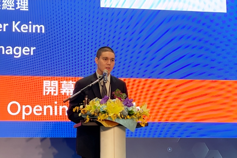 전시회를 주최한 카이고(Kaigo Co. Ltd.)의 알렉산더 카임(Alexander Keim) 프로젝트 매니저가 개막식에서 발언하고 있다. (사진 : 헬로티)