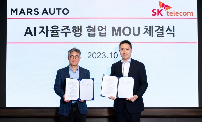 (왼쪽부터) SKT 정석근 글로벌/AI 테크 사업부장, 마스오토 노제경 부대표