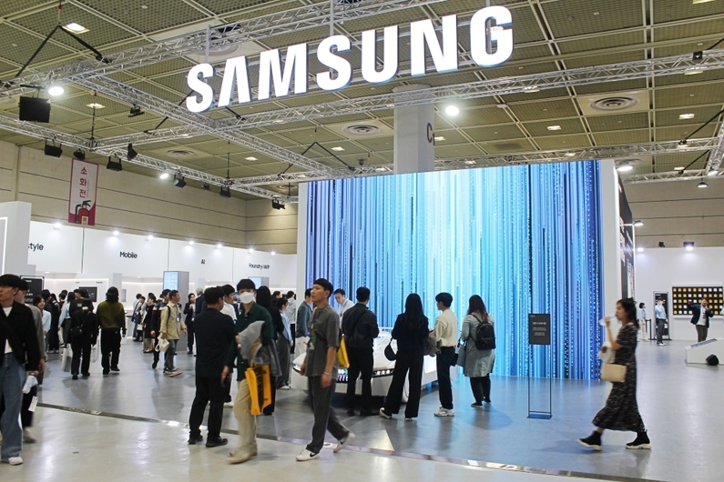 반도체대전(SEDEX 2023)에 참가한 삼성전자 부스 전경 (출처 : 헬로티)