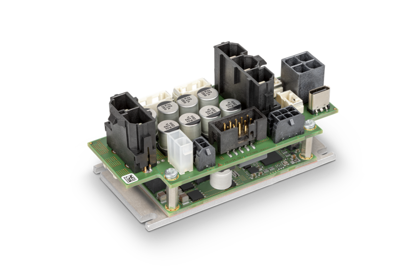 맥슨이 SPS 2023에서 서보 컨트롤러 모델 'ESCON2 Module 60/30'을 참관객에게 선보인다. (출처 : 맥슨모터)