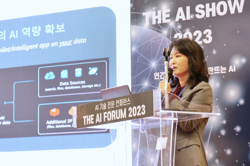 한국마이크로소프트 오성미 스마트워크 솔루션 비즈니스 담당이 TAF 2023에서 코파일럿을 소개하고 있다. (사진 : 헬로티)