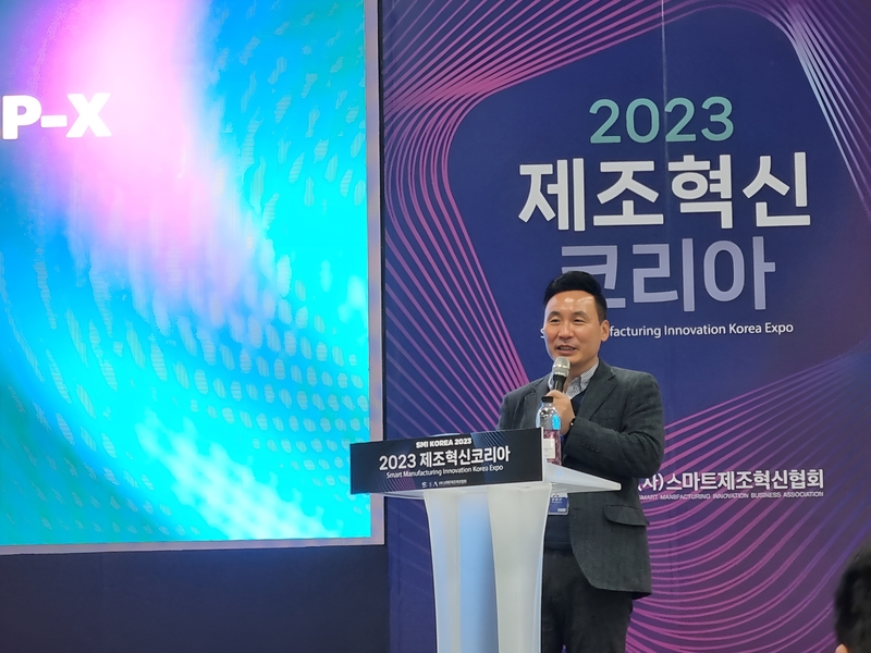 누빅스의 강명구 부사장이 글로벌 환경규제 대응을 위한 플랫폼을 소개하고 있다. (사진: 헬로티)