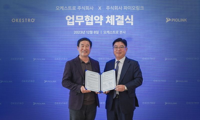 최준호 오케스트로 부대표(왼쪽), 이성민 파이오링크 부사장 (출처 : 오케스트로)