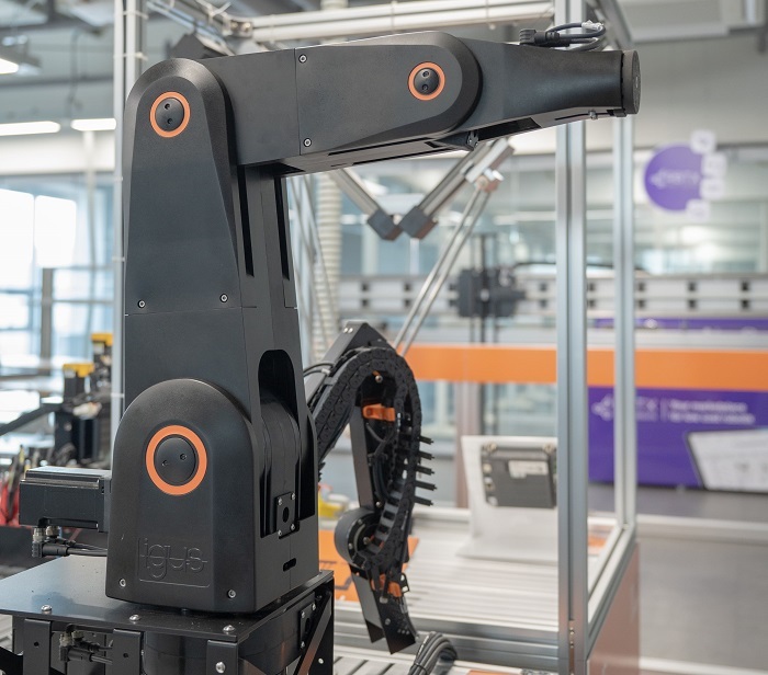 LCA(Low Cost Automation) 로봇 라인에도 마찰이 발생하는 부위라면 어디든 이구스의 모션 플라스틱 솔루션이 활용된다. (제공: 한국이구스)