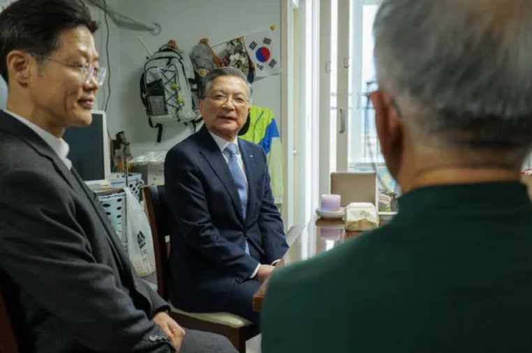 옥산임대주택단지 방문한 이한준 사장 (출처 : 한국토지주택공사)