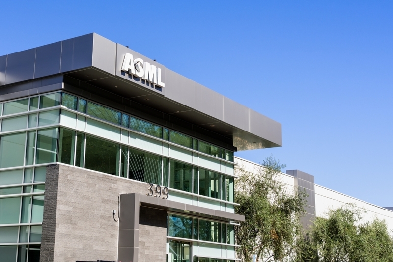 ASML 주가는 전 거래일 종가보다 3% 올라 2년 만에 최고치를 기록하며 시가총액에서 식품업체 네슬레를 제쳤다. 
