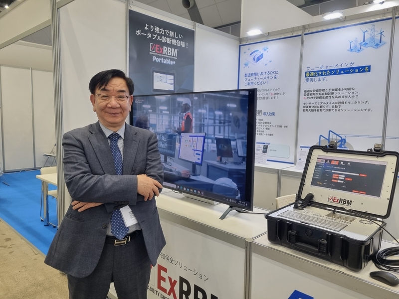 퓨처메인 이선휘 대표이사가 FIW 2024에 참가해 예지보전 솔루션 ‘ExRBM'을 소개하고 있다. (사진: 헬로티)