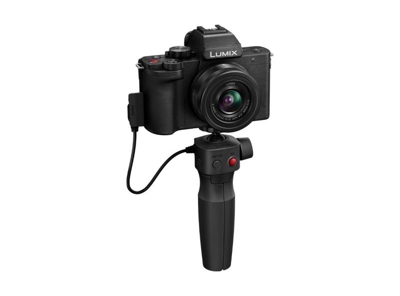 파나소닉이 이번에 론칭한 콤팩트 미러리스 카메라 루믹스 DC-G100D (출처 : 파나소닉)