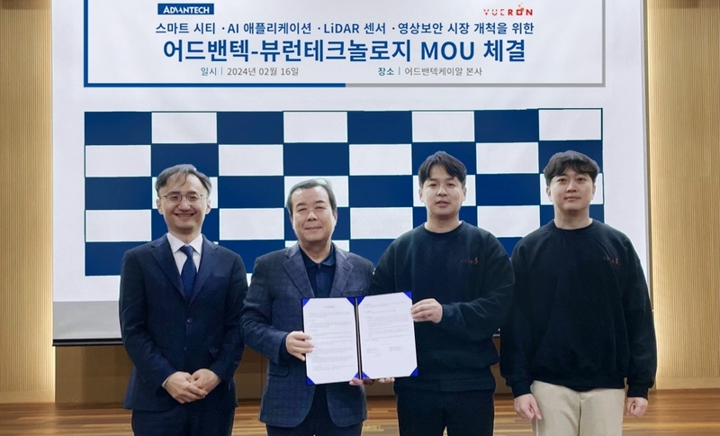 (왼쪽부터) 어드밴텍 최수혁 상무, 정준교 대표, 뷰런테크놀로지 김재광 대표, 이승용 이사