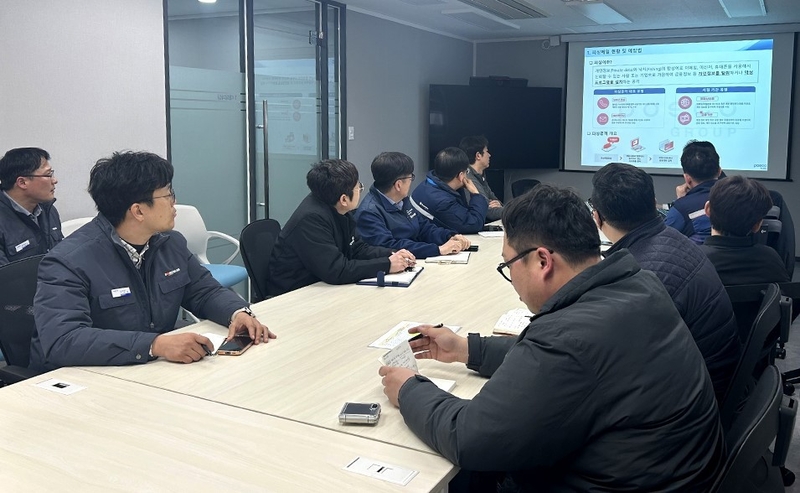 포항 물류 파트너사 직원들이 포스코플로우가 제공하는 정보보안 교육을 받고 있다. (출처: 포스코플로우)