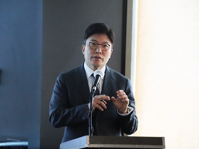 김태유 아이엠비디엑스 공동대표가 지난 20일 진행된 기자간담회에서 발언 중이다. (출처 : 헬로티)