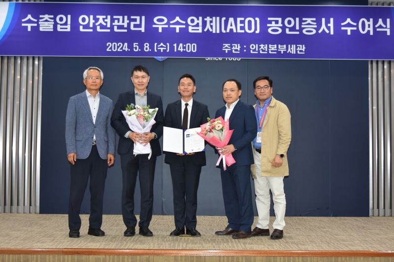 좌측부터 페덱스 익스프레스 코리아 이익표 고문, 이훈중 이사, 박원빈 지사장, 강성진 부사장, 박거웅 과장