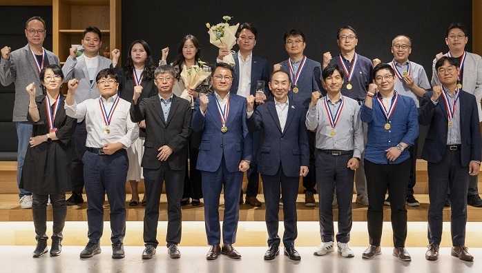 지난 3일, 셰플러코리아가 창립 71주년을 맞아 서울 여의도 사무소에서 창립기념식을 개최했다. 이날 기념식에서는 장기 근속자 227명과 모범 사원 33명 등 총 260명에 대한 시상식이 함께 진행됐다. (제공: 셰플러코리아)