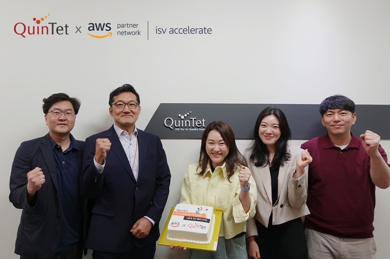(왼쪽부터)퀸텟시스템즈 박성용 대표이사, 최용석 부사장, 문유선 이사, AWS 박주희 ISVA 매니저, 전병승 PSA (출처 : 퀸텟시스템즈)