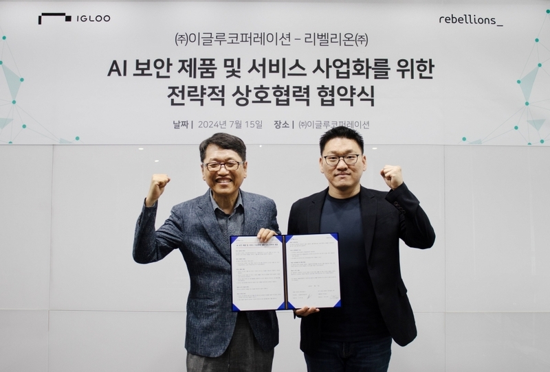 (왼쪽부터) 이득춘 이글루코퍼레이션 대표, 박성현 리벨리온 대표