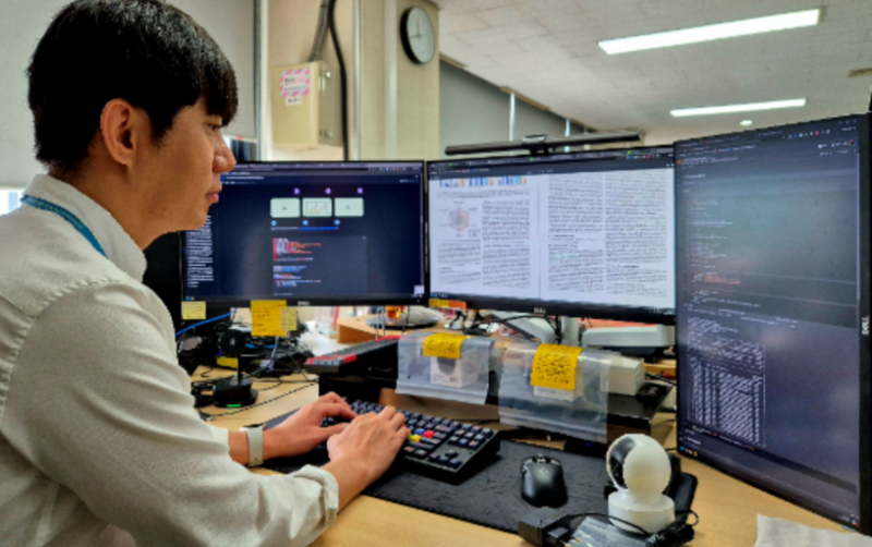 소비자 IoT 디바이스 사이버보안 시험장면(출처:한국산업기술시험원)