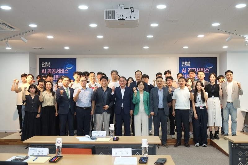 TRAIN 전국 순회세미나에서 주요 참석자가 모두 모여 기념사진을 찍고 있다. (출처 : 씽크포비엘)