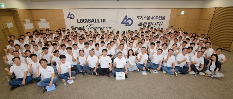 로지스울그룹 창립40주년 기념행사 단체사진 / 출처 - 로지스올 