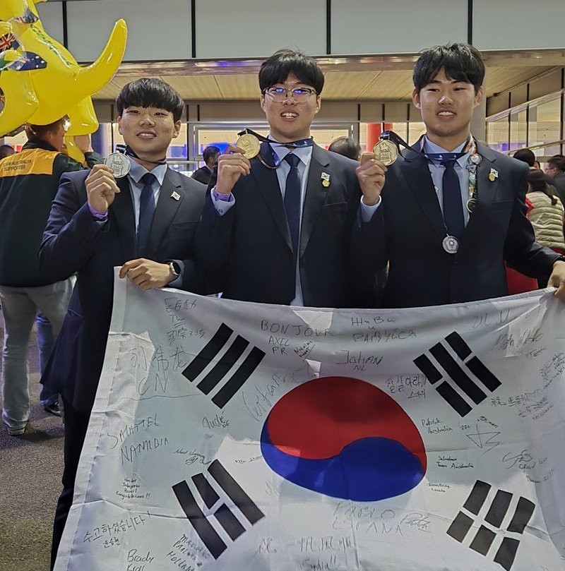 국제기능올림픽서 수상한 HD현대중공업 직원들 (출처: HD현대중공업)