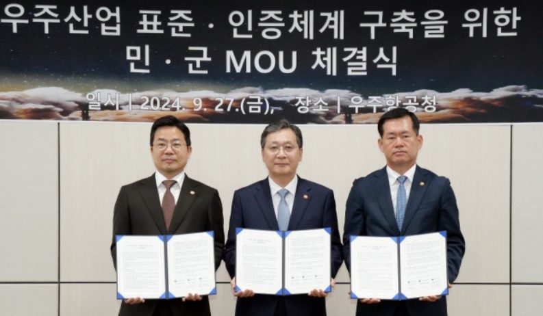 (왼쪽부터) 윤영빈 우주항공청장, 박성택 1차관, 석종건 방위사업청장 (출처 : 산업통상자원부)