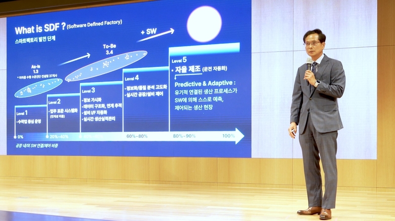 강석립 미라콤아이앤씨 대표이사가 기조연설을 하고 있다. (출처 : 미라콤아이앤씨)