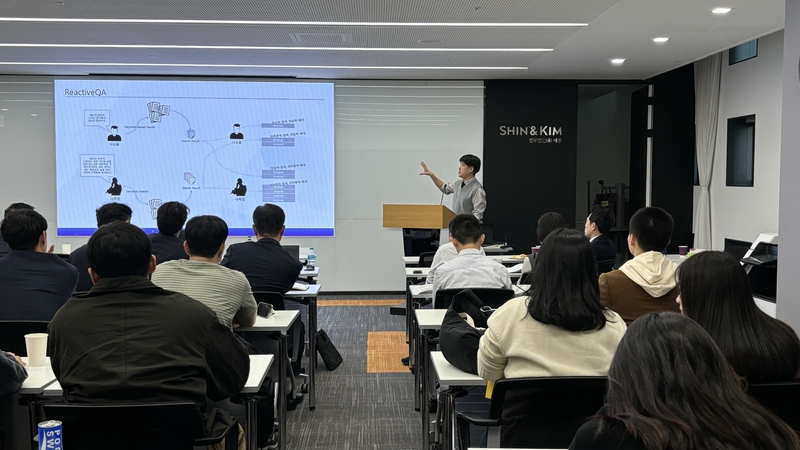 이동욱 데이터스트림즈 수석연구원이 ‘A Study on Digital Forensics with LLM and RAG’을 주제로 논문을 발표했다. (출처 : 데이터스트림즈)