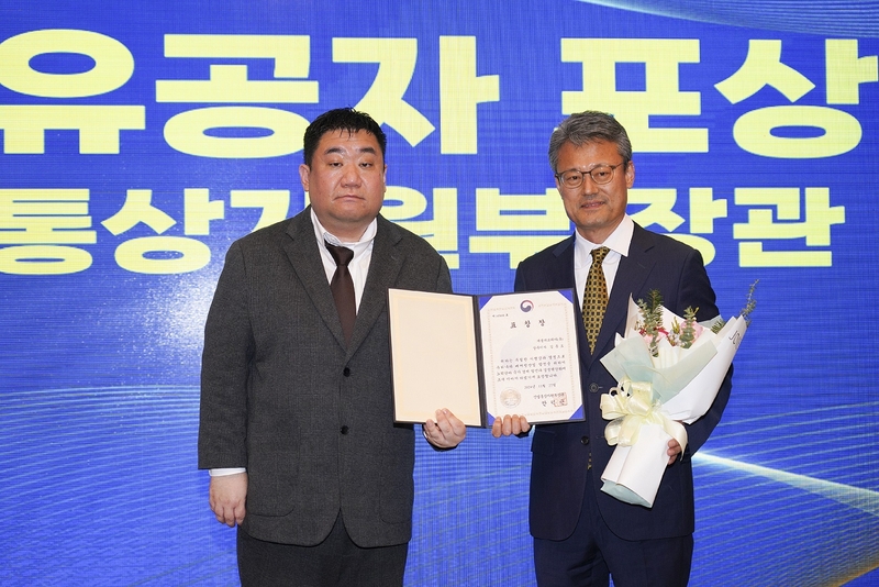 김동도 셰플러코리아 상무(오른쪽)