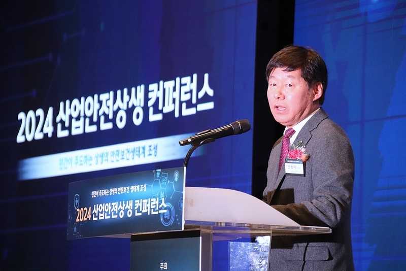 안경덕 이사장은 실질적인 현장 안전 수호 방안과 기업 친화적인 지원 정책이 국내 산업안전 로드맵에 우선 도입돼야 함을 역설했다. (출처 : 헬로티)