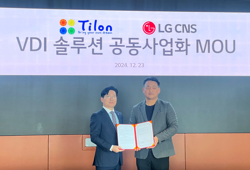최백준 틸론 대표와 김태훈 LG CNS 전무가 MOU 체결 후 기념촬영을 하고 있다. (출처 : 틸론)