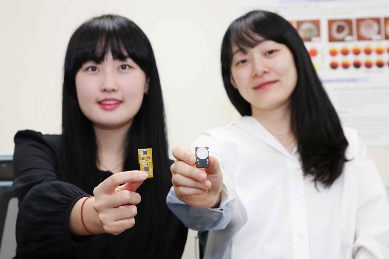 장규림 석사과정(왼쪽), 권경하 교수 (출처 : KAIST)