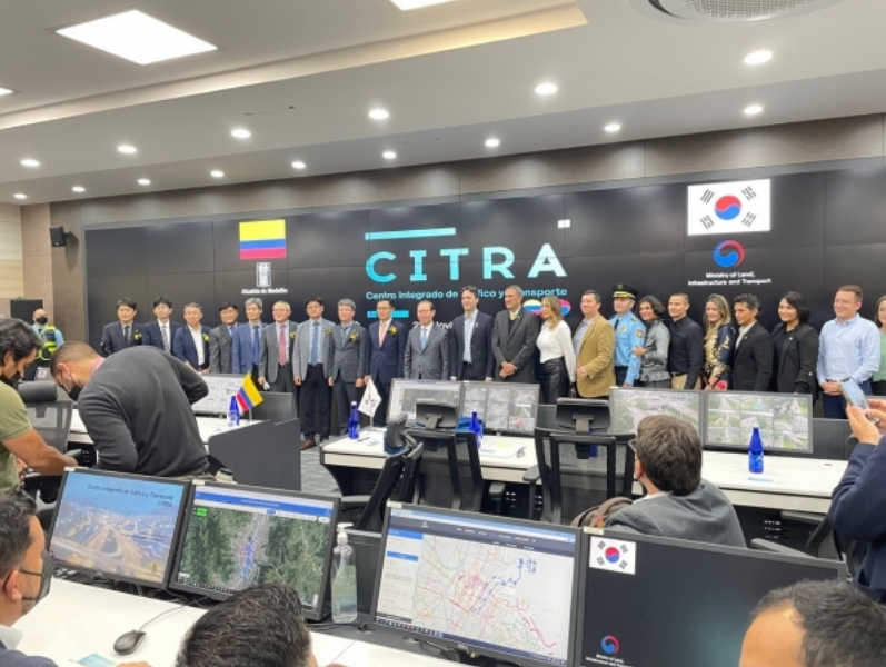 출처 : 국토부 / 지난 '21년 11월 콜롬비아 메데진 국가교통정보센터 준공식 장면 