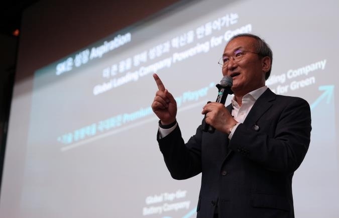 이석희 SK온 CEO가 KAIST에서 특강을 진행하고 있다 (출처 : SK온)