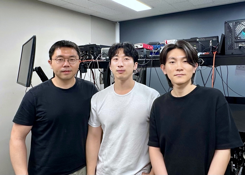 (왼쪽부터)장무석 교수, 이동구 박사과정, 송국호 박사과정 (출처 : KAIST)