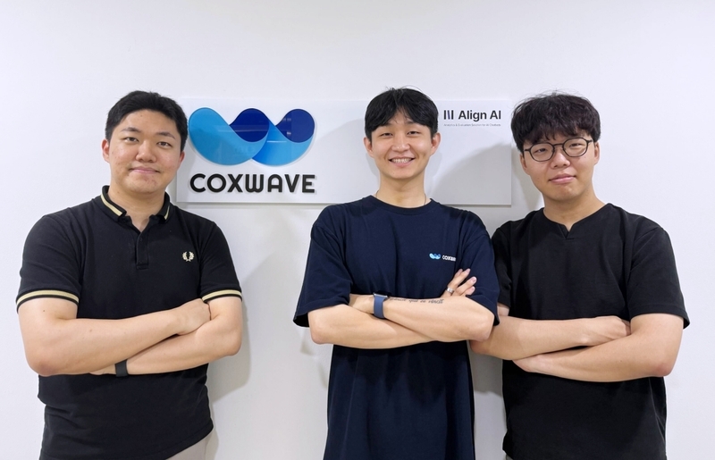 (왼쪽부터) 콕스웨이브 김상엽 AI 팀장, 이엽 이사, 김동언 이사