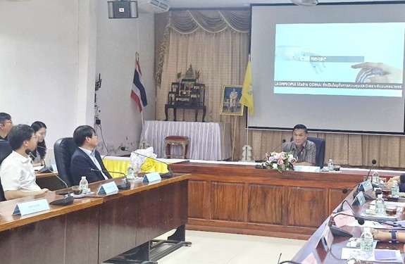태국 붕깐주 AI 수해탐지 프로젝트에 참석한 라온피플 윤기욱 CTO, 이석중 대표, 쏭삭통시 내무부 차관 (출처 : 라온피플)