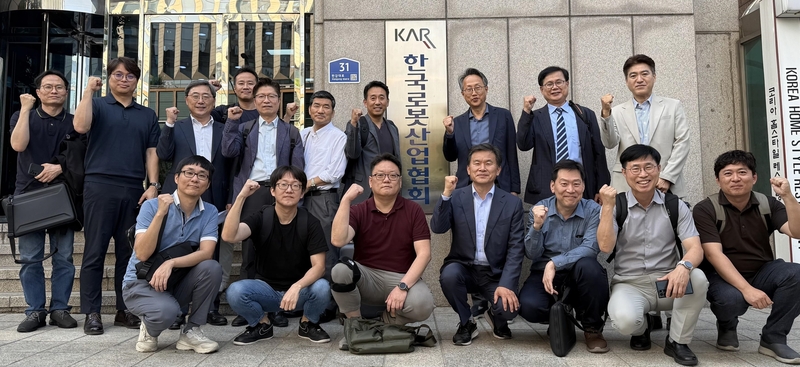 국내 로봇 업계 업체·기관 관계자들이 '로봇부품기업협의회'를 중심으로 한자리에 모여 로보틱스 경쟁력 제고 의지를 다졌다."(출처 : 한국로봇산업협회) 