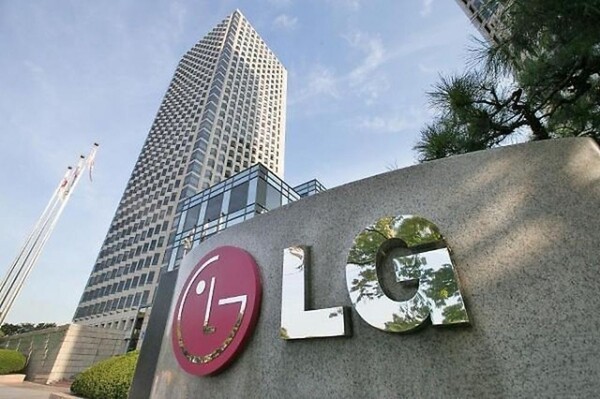 LG전자가 한국전쟁 참전용사에게 감사의 뜻을 전하는 사회공헌 활동을 이어가고 있다. (출처 : LG전자)