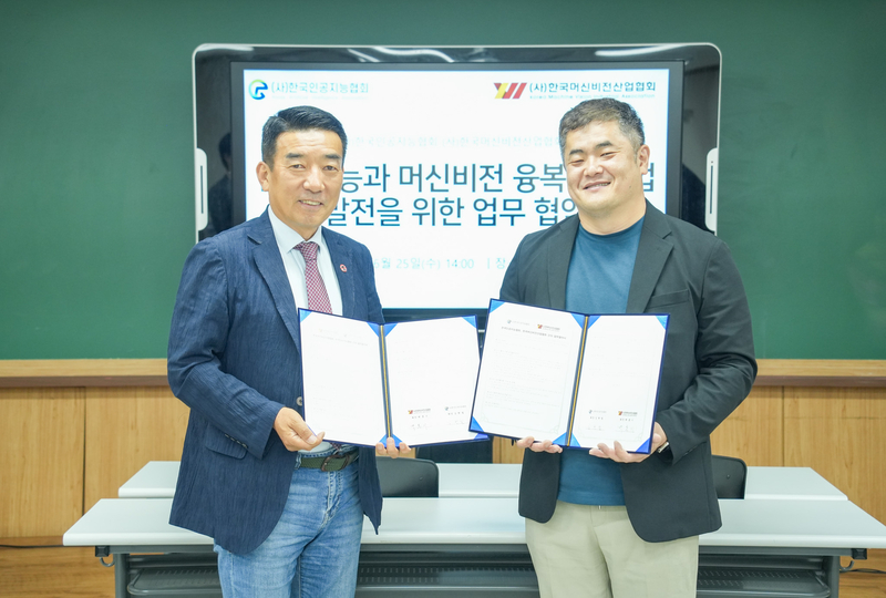 (왼쪽부터) 백홍기 KMVIA 회장과 KAIA 김건훈 상근부회장 