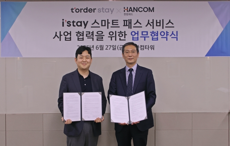 김용운 티오더스테이 대표(왼쪽), 송상엽 한컴위드 대표 (출처 : 한컴위드)