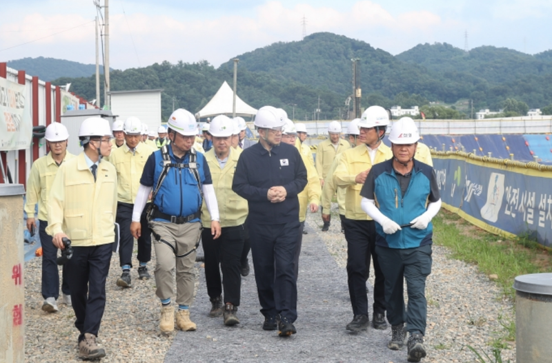 출처 : 국토부 / 이상경 국토교통부 제1차관은 7월 3일 오후 고양 창릉 공공주택 지구 건설 현장을 찾아 여름철 재해 예방을 위한 안전관리 실태를 중점 점검했다.