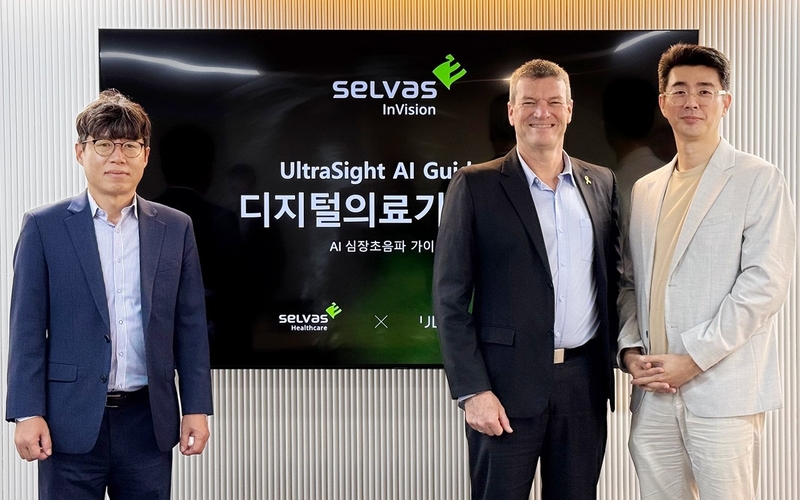 (왼쪽부터)셀바스헬스케어/셀바스인비전 유병탁 CEO, 울트라사이트 다비디보트만 CEO, 셀바스AI 곽민철 CEO (출처 : 셀바스인비전)