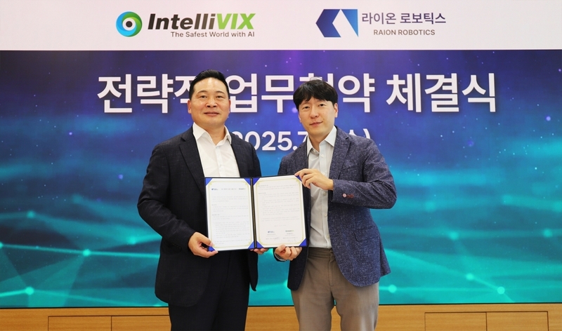 (왼쪽부터) 최은수 인텔리빅스 대표, 황보제민 라이온로보틱스 대표