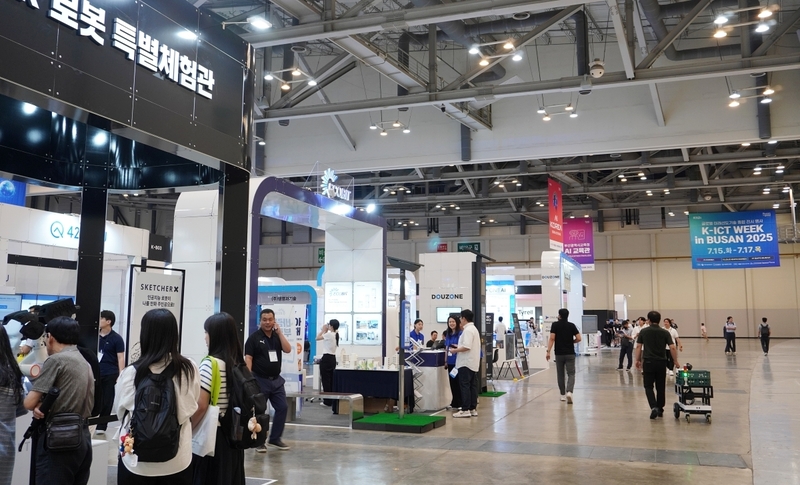 2025 K-ICT WEEK in BUSAN 전시장 내부 전경 (출처 : 서재창 기자)